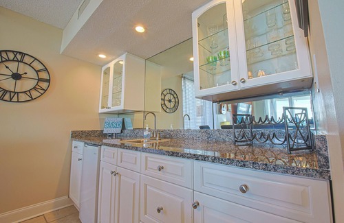 Ono Island Condo | Newly Remodeled Beachfront, 4BR/3Bath Corner Condo, In/Outdoor Pools, Hot Tub