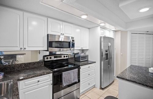 Ono Island Condo | Newly Remodeled Beachfront, 4BR/3Bath Corner Condo, In/Outdoor Pools, Hot Tub