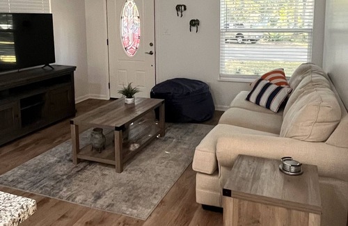Gainesville Cottage | Newly remodeled close to UF And Midtown