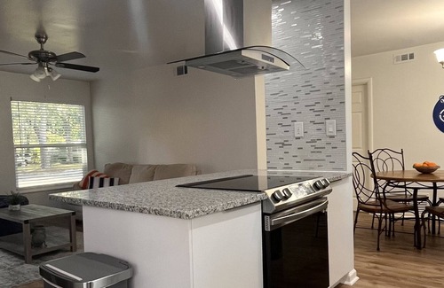 Gainesville Cottage | Newly remodeled close to UF And Midtown