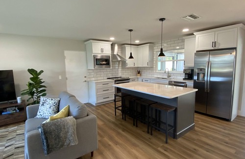 Southgate House | Newly remodeled close to downtown and beaches 3/2 heated pool and screened lanai