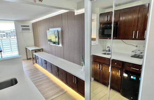 Waikiki Condo | Newly remodeled fully furnished Waikiki studio unit with views!
