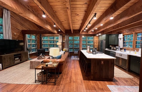 Fort Payne House | Newly Remodeled Gorgeous Authentic Cabin Near DeSoto Park