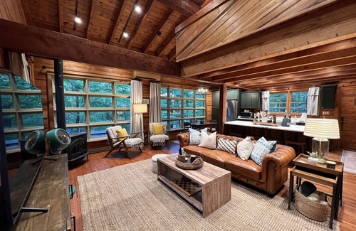 Fort Payne House | Newly Remodeled Gorgeous Authentic Cabin Near DeSoto Park