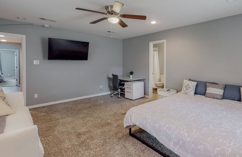 Dallas House | Newly remodeled home 15 mins from downtown & bishop arts