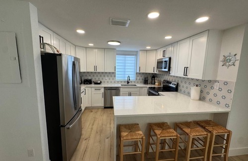 Bailey Town House | Newly Remodeled House at Bimini Bay Resort