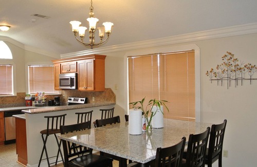 Tall Timbers - Brechtel House | Newly Remodeled Luxurious N Spacious Home. 4BR+2BA/2Kings+3Queens/ Clean+Comfy!!
