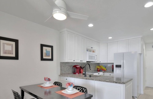 Mission Beach Condo | Newly Remodeled! Oceanfront Mission Beach Condo Sleeps 6 with Incredible Views!