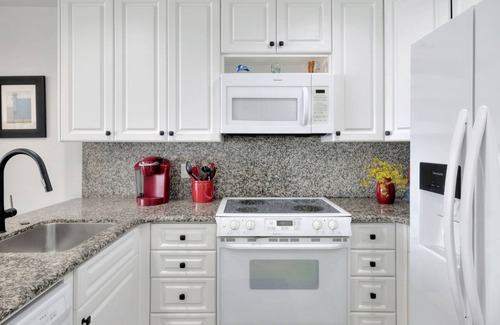 Mission Beach Condo | Newly Remodeled! Oceanfront Mission Beach Condo Sleeps 6 with Incredible Views!
