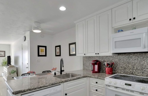 Mission Beach Condo | Newly Remodeled! Oceanfront Mission Beach Condo Sleeps 6 with Incredible Views!