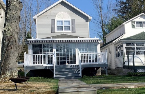Lake Ariel Cottage | Newly Remodeled Pocono Lakefront Cottage on Private Lake Ariel!