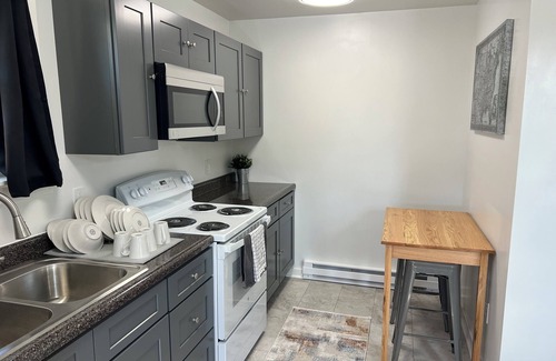 Tire Hill Apartment | Newly remodeled spacious studio apartment in Johnstown, Richland Township, PA.