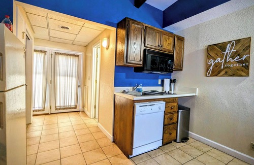 Kimberling City Condo | NEWLY REMODELED TABLE ROCK LAKEFRONT RESORT-nPOOL-FUN-LAKE ACCESS