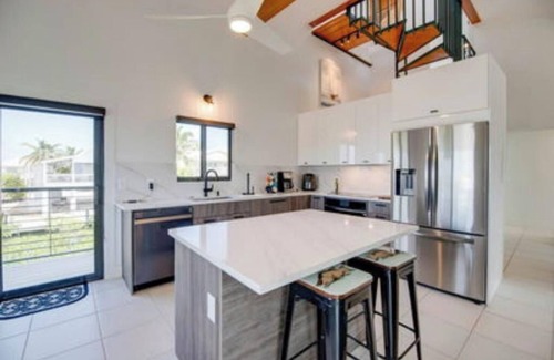 Cutthroat Harbor Estates House | Newly Remodeled Beautiful 3 Bedroom 2 Bath Canal Front Home