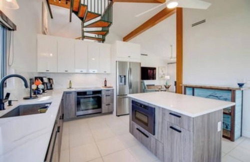 Cutthroat Harbor Estates House | Newly Remodeled Beautiful 3 Bedroom 2 Bath Canal Front Home