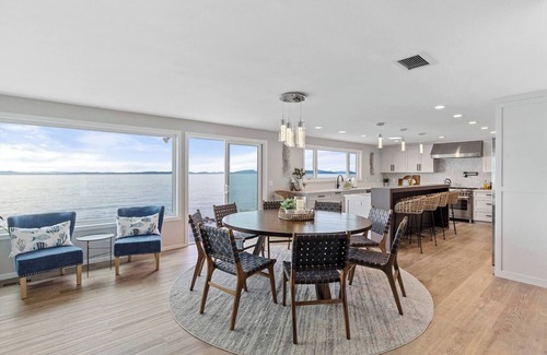 Oak Harbor House | Newly Remodeled Waterfront Whidbey Island, Hot Tub