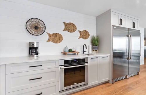 Oak Harbor House | Newly Remodeled Waterfront Whidbey Island, Hot Tub