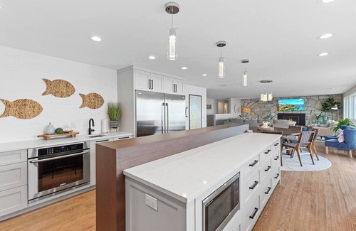 Oak Harbor House | Newly Remodeled Waterfront Whidbey Island, Hot Tub