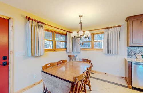 Empire House | Newly remodeled waterfront home on Little Glen Lake with deck, gas grill, AC