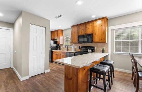 Indian Point Condo | Newly remodelled, 2 bedroom condo with pool and close to SDC!