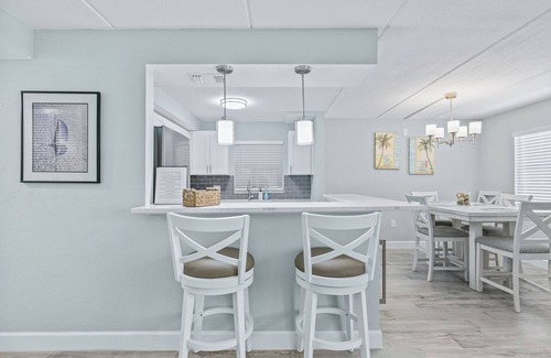 North Redington Beach Condo | Newly renovated in 2025 2/2 in N Redington Beach