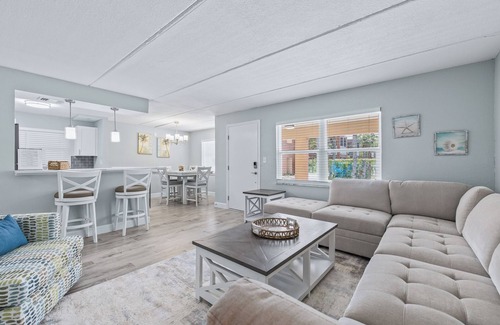 North Redington Beach Condo | Newly renovated in 2025 2/2 in N Redington Beach