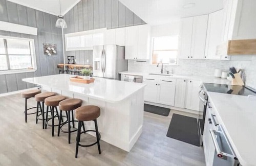 Silver Cay House | Newly ReNo-ed beach & bay home! Family,Clean, ClOsE to EvErYtHiNG, Dog Friendly!