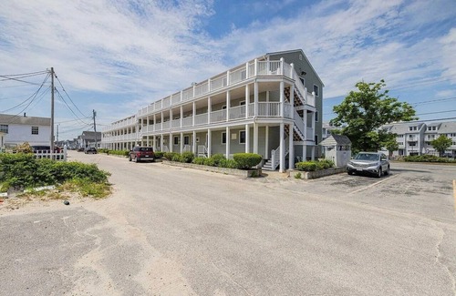 Old Orchard Beach Condo | Newly renovated condo, w/pool & 20 second walk to the beach. WIFI and AC.