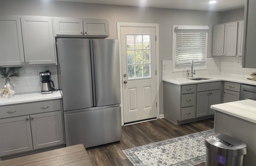 New Castle House | Newly renovated Chic & cozy 3 Bedroom Ranch house close to I-95