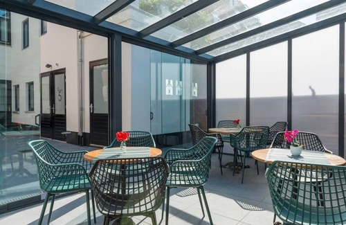 Tilburg Apartment | Newly renovated 1920 building with queen hotel bed, patio, and shared kitchen.