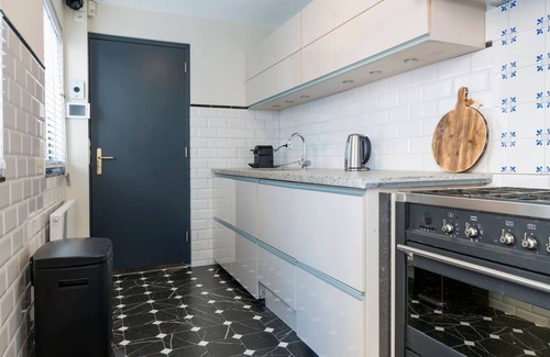 Centrum Apartment | Newly renovated 1920 building with large hotel bed, patio and shared kitchen.