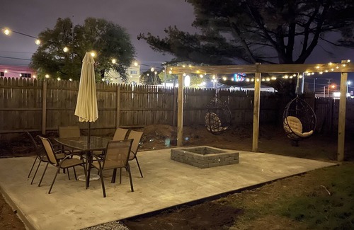 Roseland House | Newly Renovated 2 BR Home (8 min from ND Stadium)