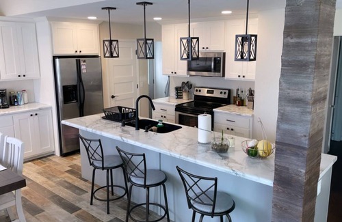 Roseland House | Newly Renovated 2 BR Home (8 min from ND Stadium)