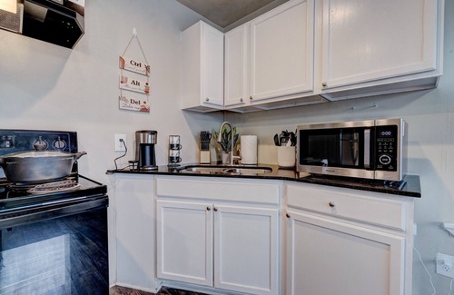 Central Oklahoma City Apartment | Newly Renovated 2 Bed Condo! Minutes away from the heart of Oklahoma City