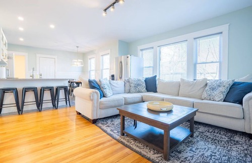 Oakdale Apartment | Newly Renovated 2nd Floor Apt near USM