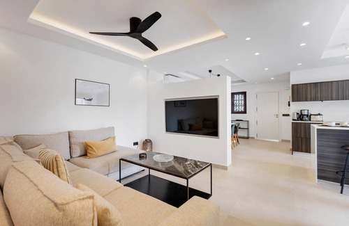 Nueva Andalucia Apartment | ✰ Newly Renovated 3 BDRM apt next to Puerto Banús!