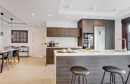 Nueva Andalucia Apartment | ✰ Newly Renovated 3 BDRM apt next to Puerto Banús!