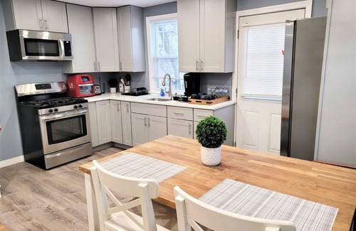 Queens House | Newly renovated 3 bedrooom home in Queens NYC! JFK/LGA/.UBS Arena