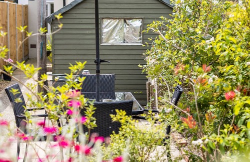 Chichester House | Newly renovated 3 Double Bedroom 5 Bed House with free parking