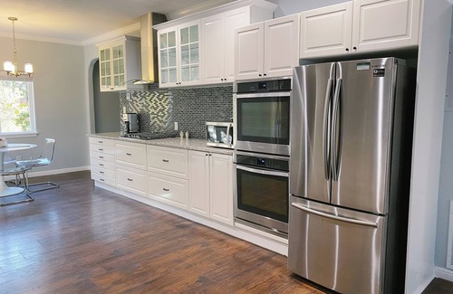 Near East Side House | Newly Renovated! 3BR/2BA Downtown Skyline View, Walk to Alamodome