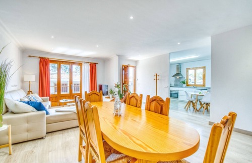 Muro Apartment | Newly renovated 80 m from the beach.