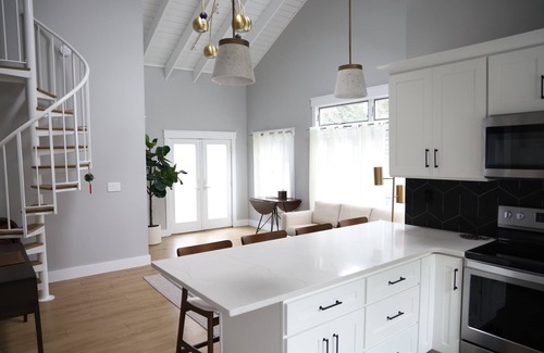 Ocean Beach Cottage | Newly Renovated Beauty! 2 bed plus Loft-Cottage Steps From Beach in Ocean Beach