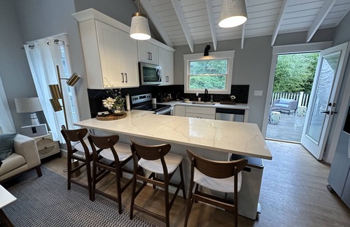Ocean Beach Cottage | Newly Renovated Beauty! 2 bed plus Loft-Cottage Steps From Beach in Ocean Beach