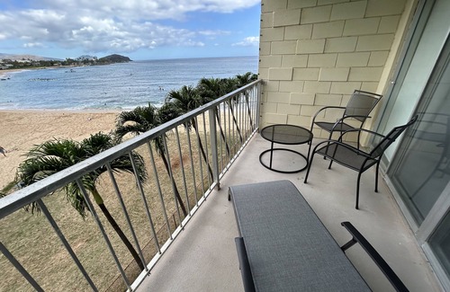 Makaha Apartment | Newly Renovated Beachfront Studio with Free Parking and All-in-one Washer/Dryer