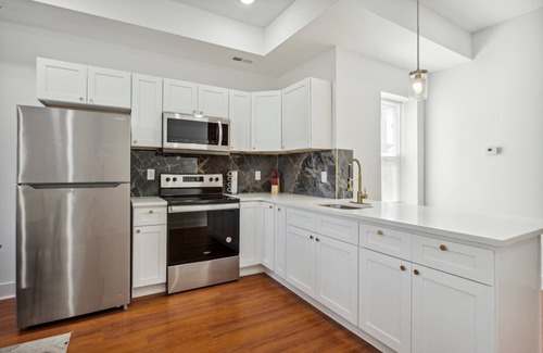North Philadelphia Apartment | Newly Renovated Bi-level Duplex with Roof Deck