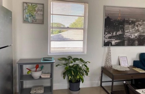 Hialeah Apartment | Newly renovated & bright apt in central location