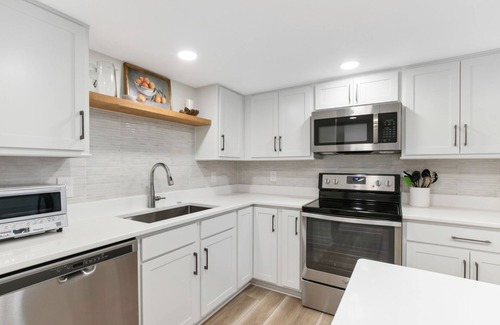 Fernandina Beach Condo | NEWLY RENOVATED! Cute Shipwatch Villa in Gated Resort With Easy Beach and Pool Access!