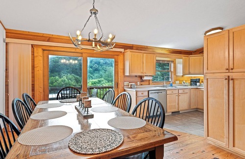 Maggie Valley Cabin | Newly renovated Cabin with Mountain Views, dog friendly, easy access, location.