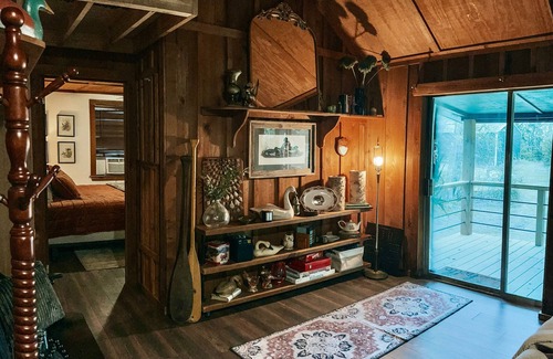 Saratoga Cabin | Newly renovated cabin on Lake Millwood, Saratoga Landing