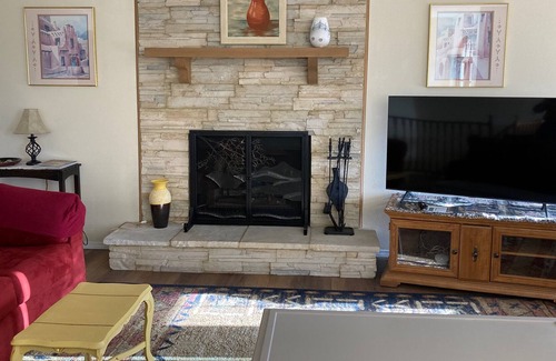 Ruidoso House | Newly renovated casa - AC, Wi-Fi, cable, Sierra Blanca views, close to downtown.